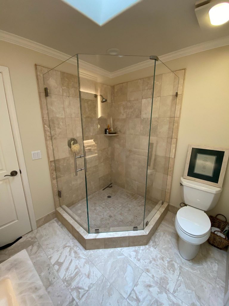 NEO ANGLE SHOWER DOORS - FRAMELESS