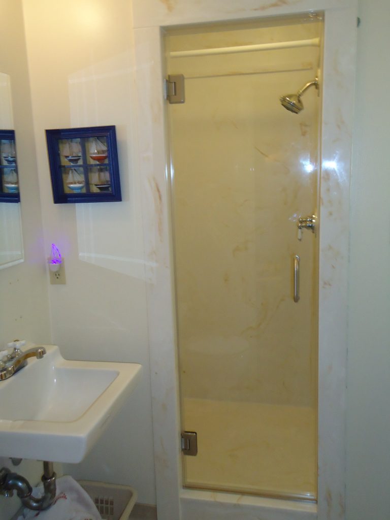 SINGLE DOOR SHOWER DOOR - Frameless