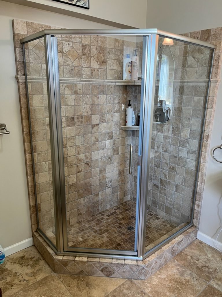 NEO ANGLE SHOWER DOORS - FRAMED