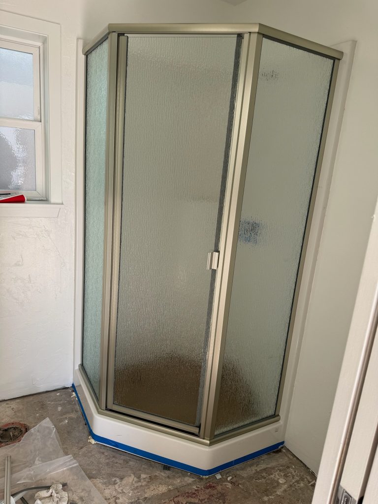 NEO ANGLE SHOWER DOORS - FRAMED